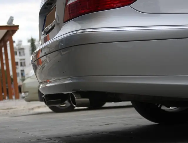 ULTER SPORT Auspuffblenden für Mercedes W211 Bild