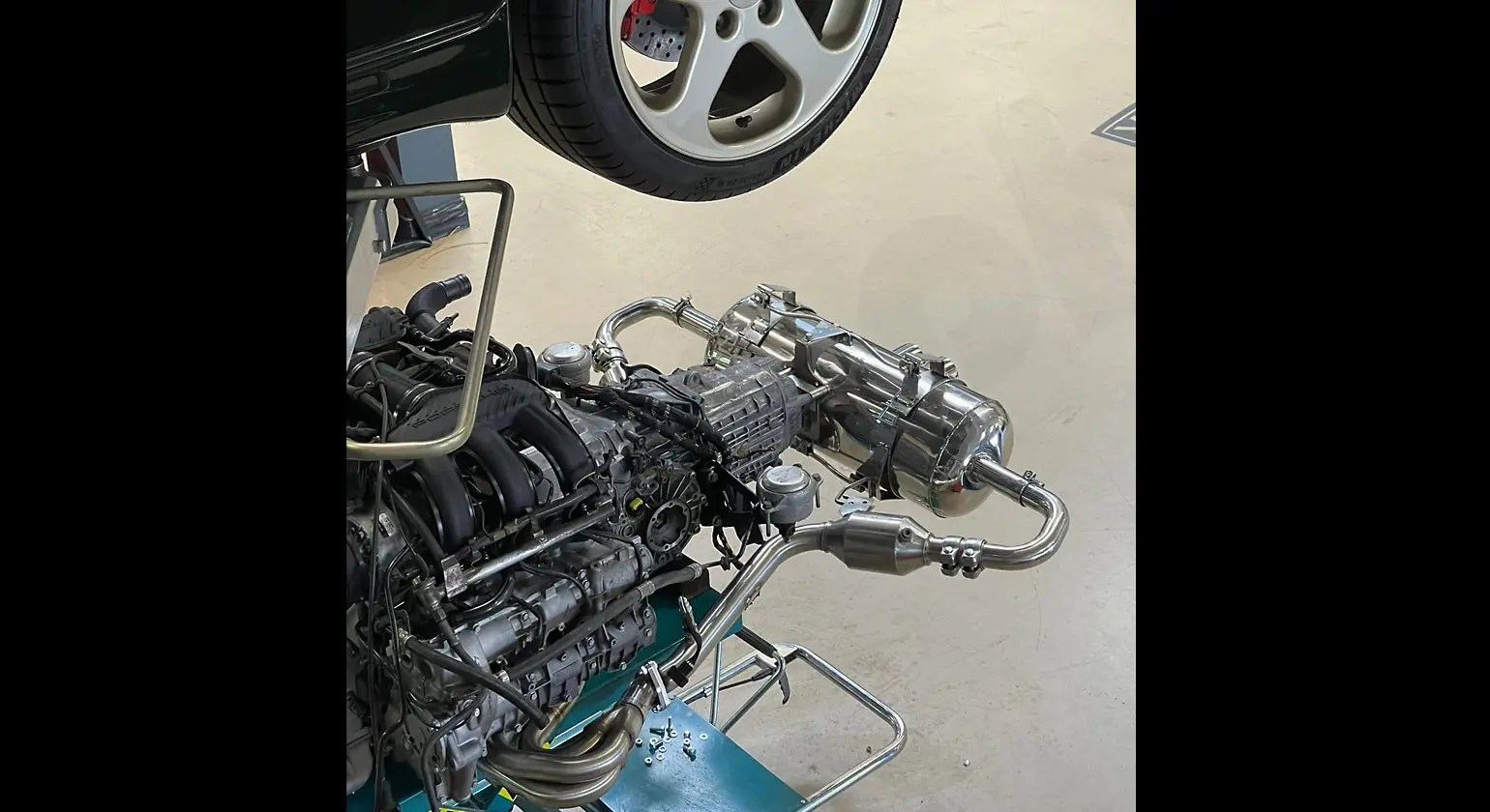 CARGRAPHIC Endschalldämpfer für Porsche 986 Boxster Informationen