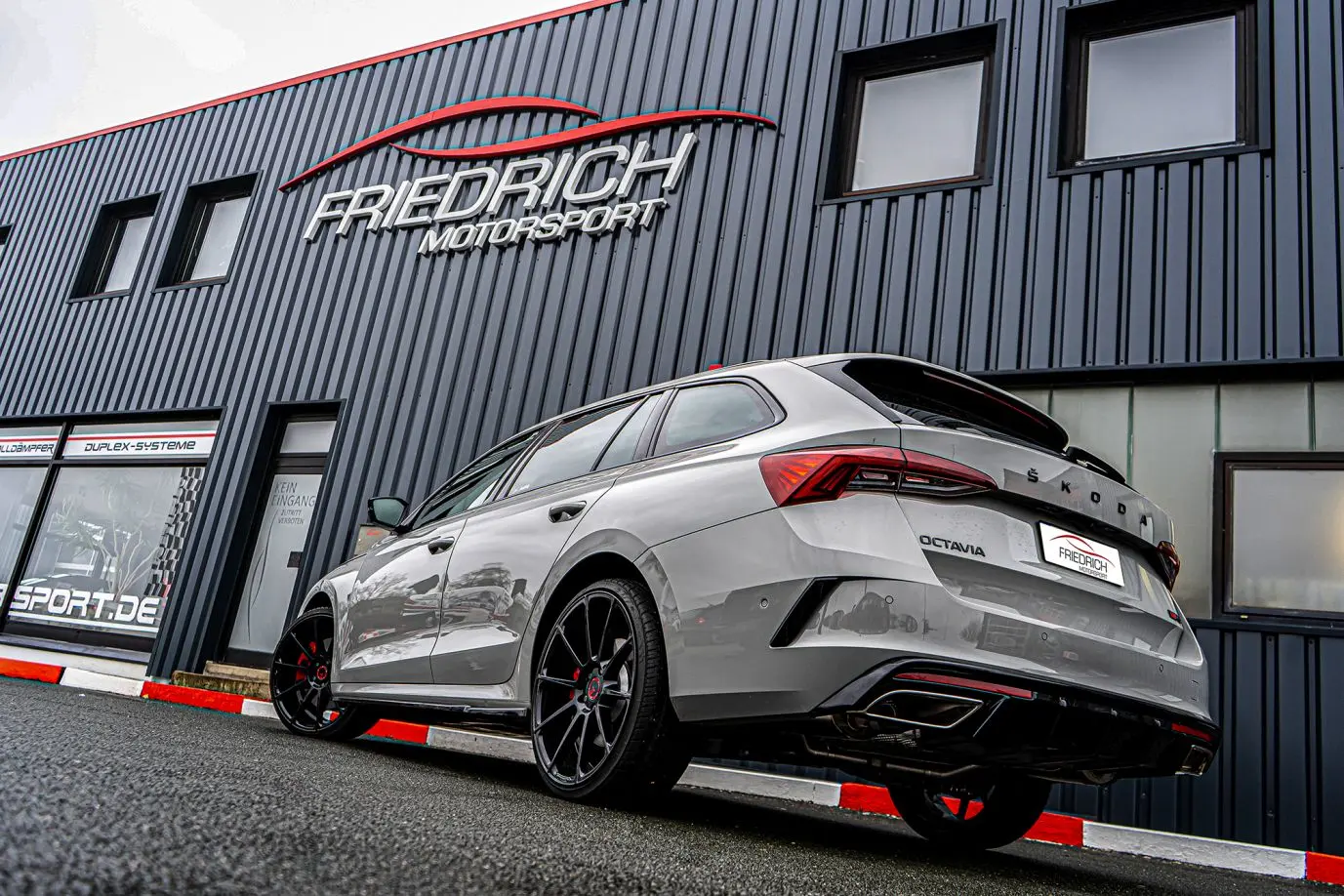 Friedrich Motorsport Duplex-Anlage für Skoda Octavia RS Foto