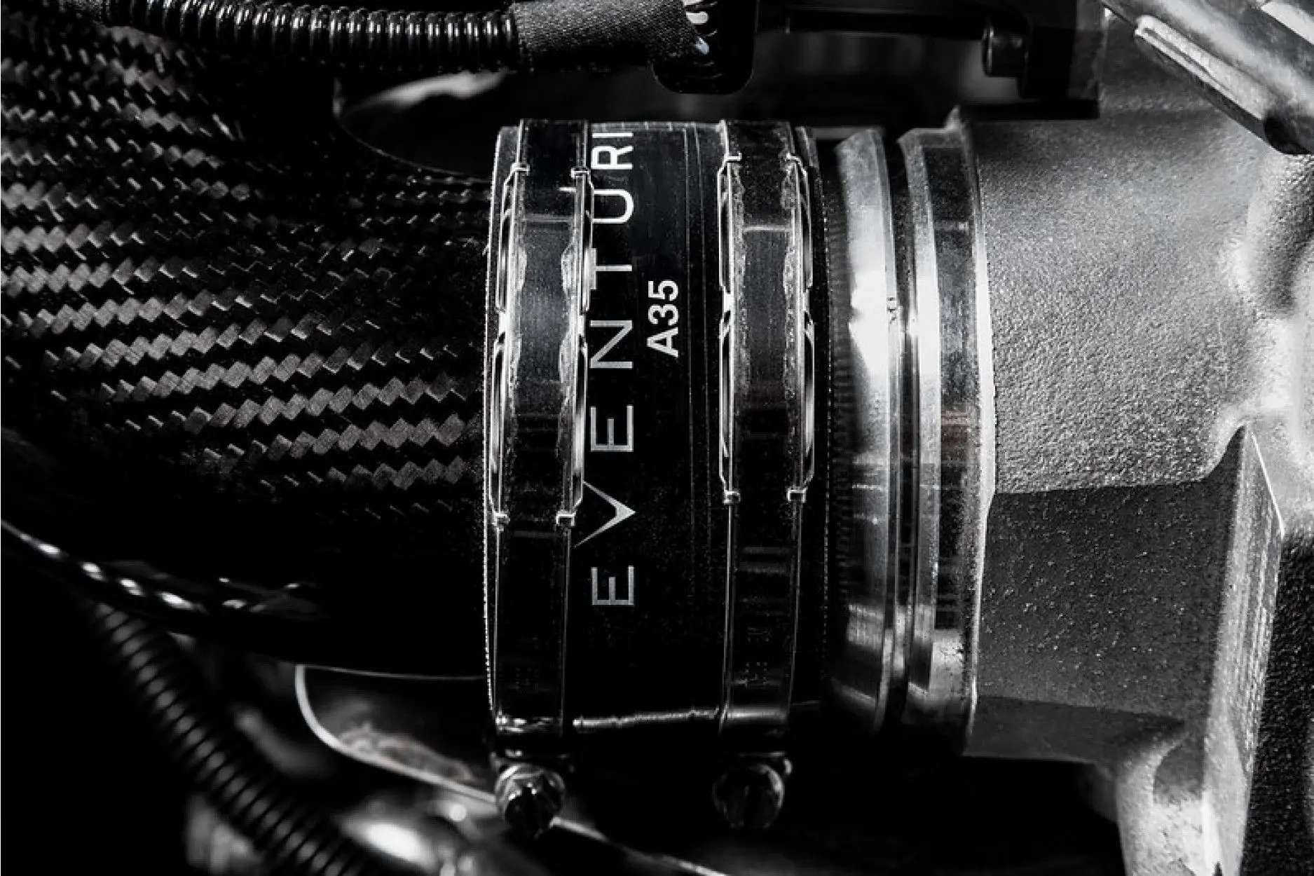 Eventuri Carbon Turbo-Rohr für Mercedes A35 AMG Details