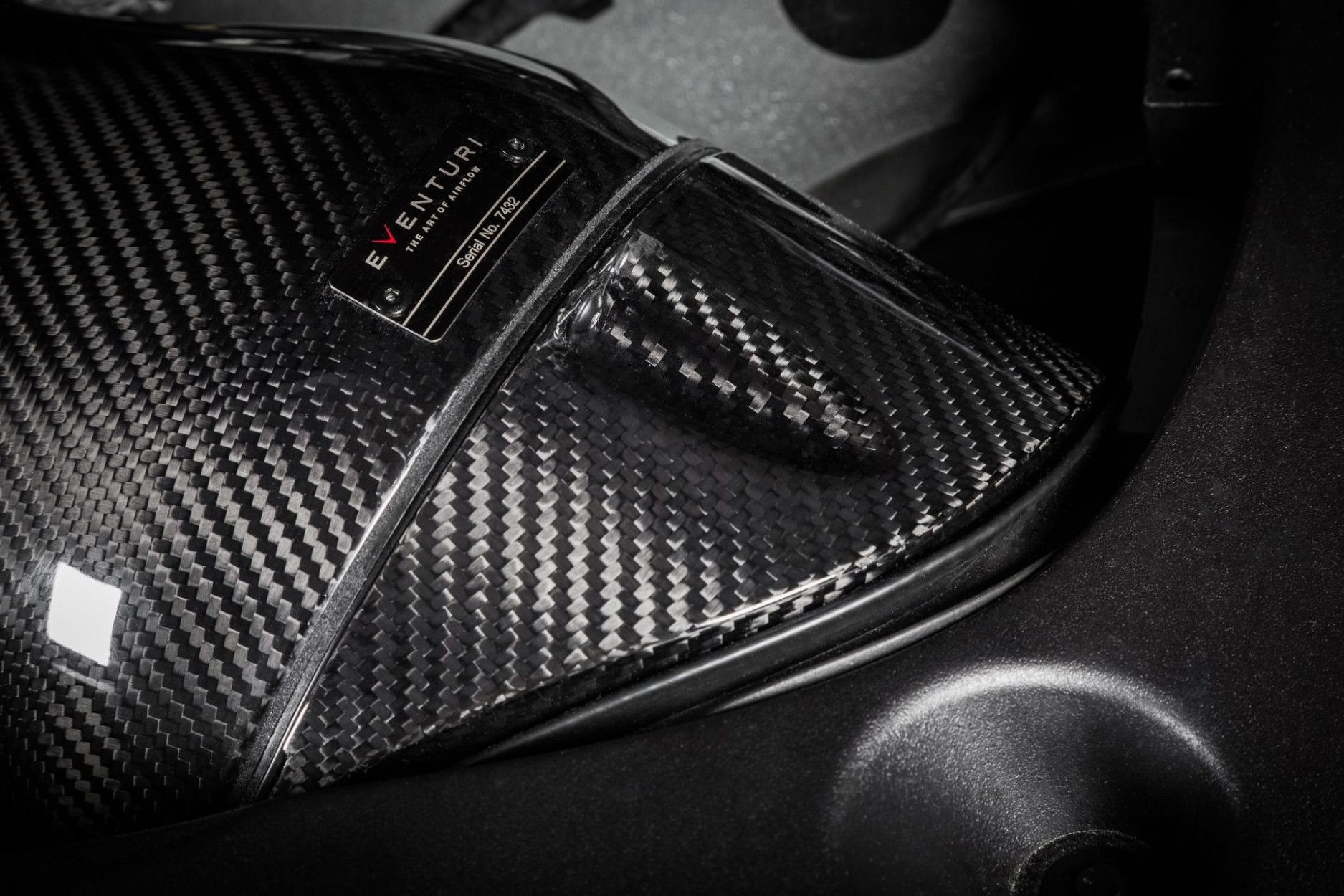 Eventuri Carbon Shroud für BMW F90 M5 Foto