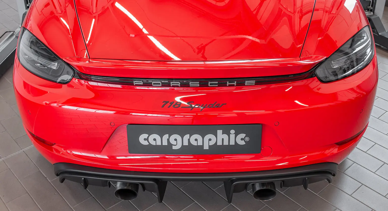 CARGRAPHIC Sport Endrohre für Porsche 718 Foto