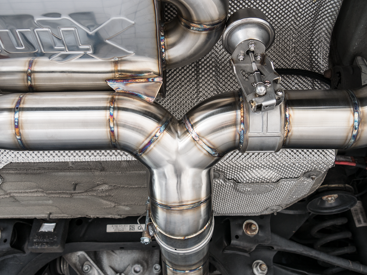 EGO-X Abgasanlage 3,5 Zoll für BMW 135i/140i F20/F21 Bild