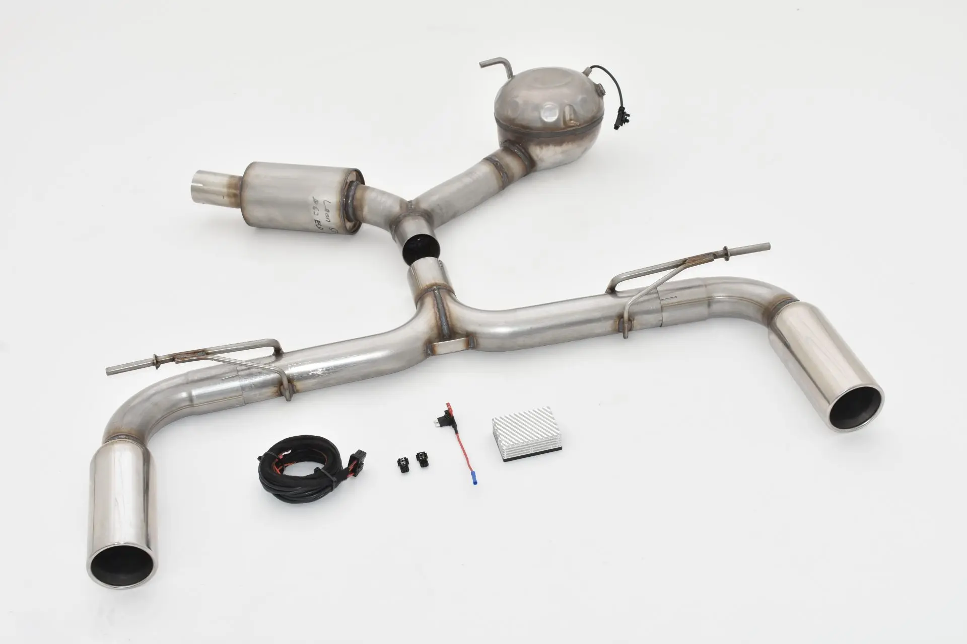 StreetBeast 63,5mm Duplex-Endschalldämpfer mit Soundgenerator, Seat Leon 5F inkl. FR & SC 